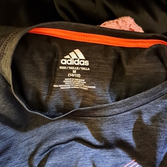 Adidas T-shirt size medium A-53 5/$25 - Picture 3 of 3